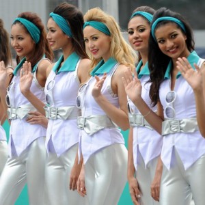 grid-girls-pose-photographers-during-20120325-001850-694