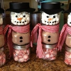 homemade-christmas-gift-ideas-diy-snowmen-jars-paper-hats-585x325