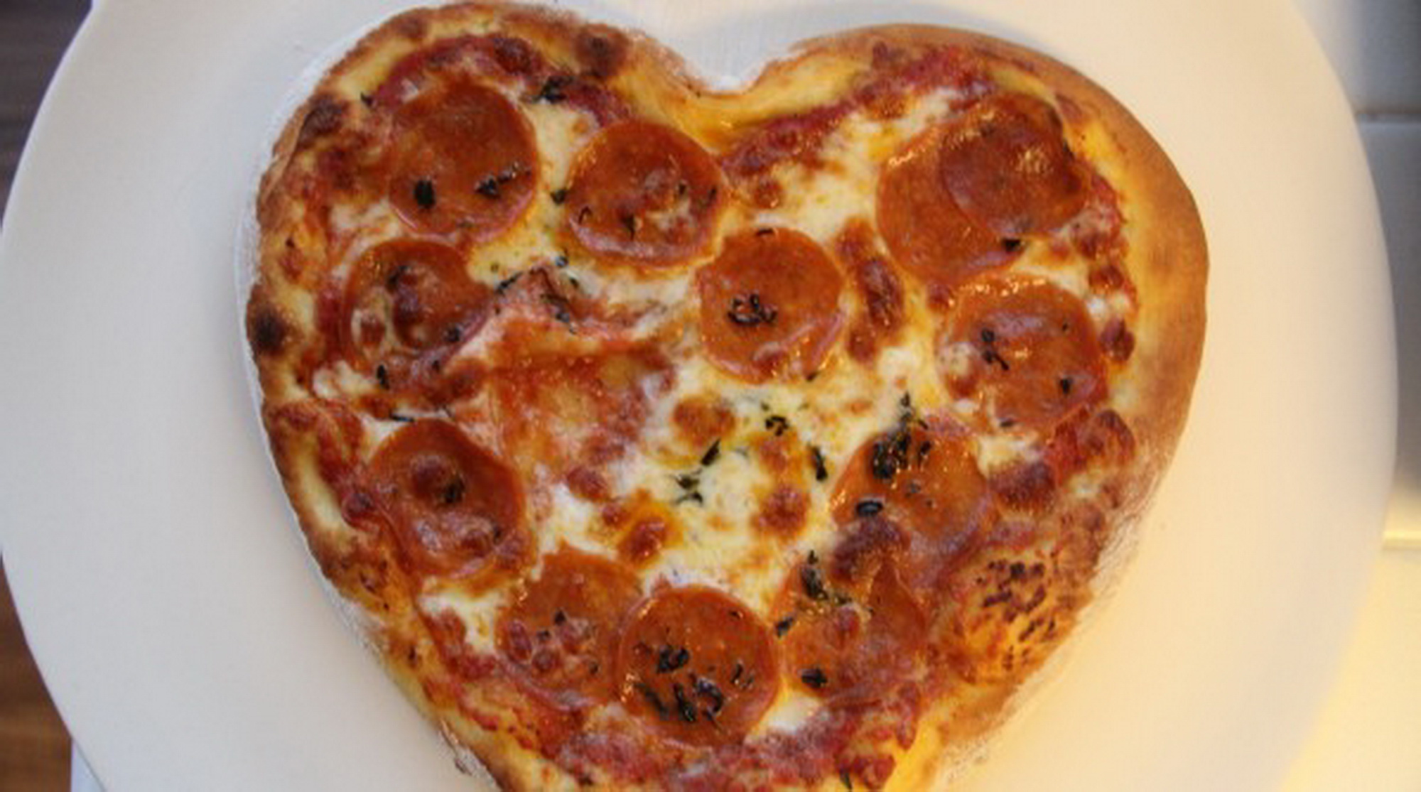 Heart-Shaped-Pizza_3