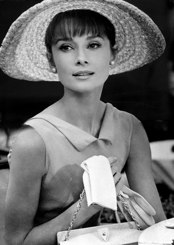 audrey-hepburn-with-hat-and-gloves
