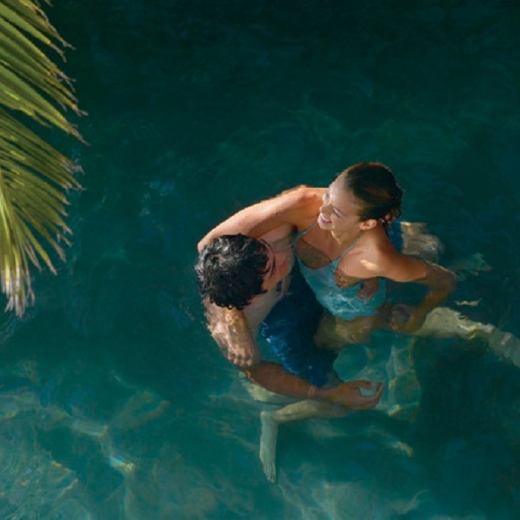 Isla-Palenque-Panama-Island-Resort-Infinity-Pool