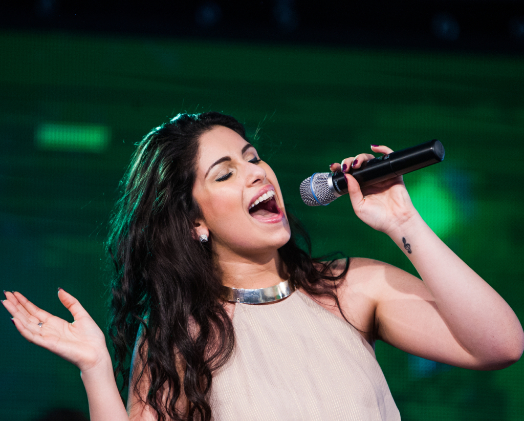 Radics Giginek jól mennek az angol nyelvleckék?