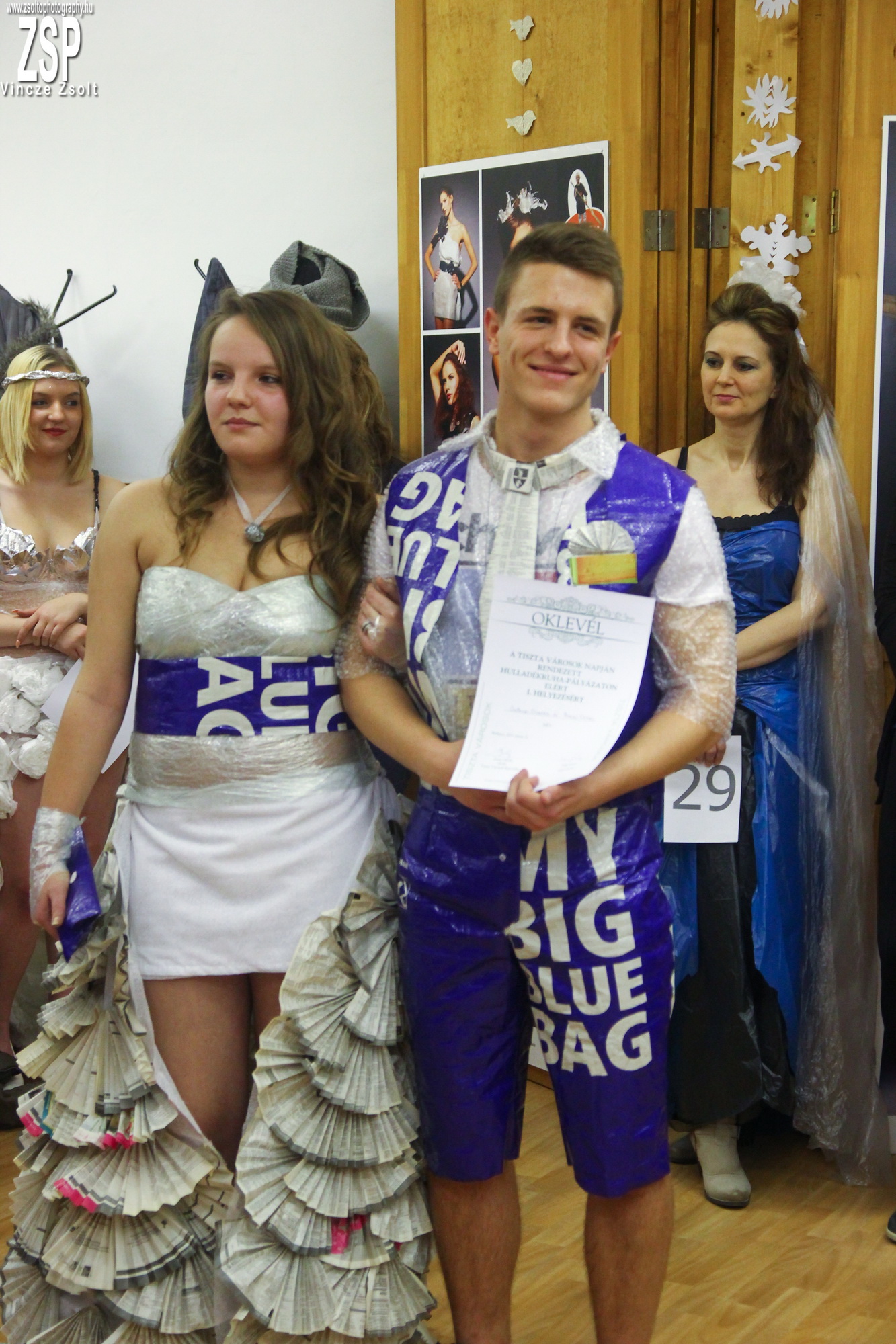 Ismerd meg a nyertes hulladékruhák tervezőit!