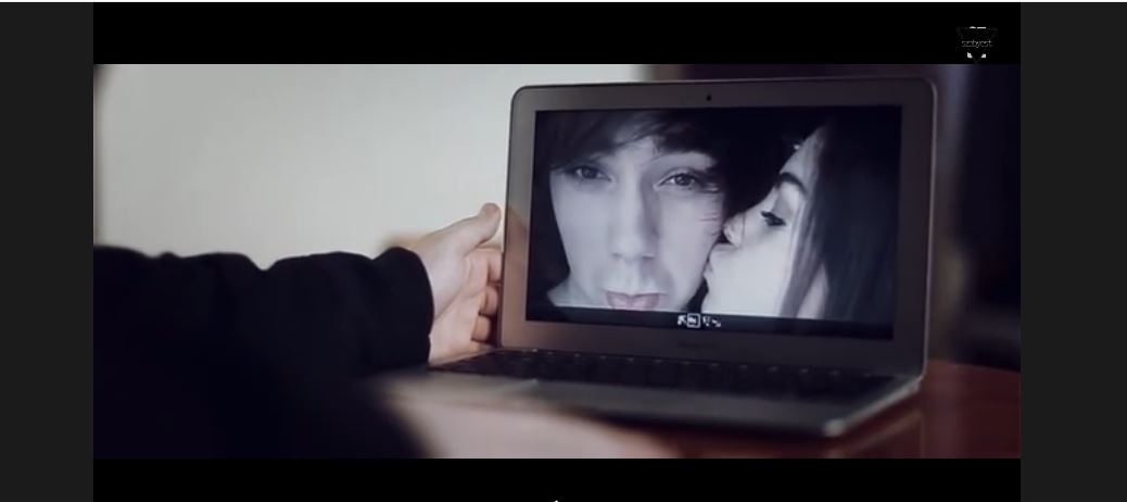 Kinek vesz virágot Szabyest?