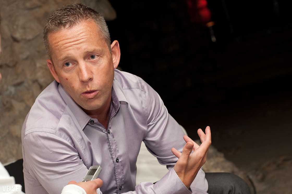 Schobert Norbi nyílt levélben hívja fel Mark Zuckerberg figyelmét a Facebook “hibás” működésére