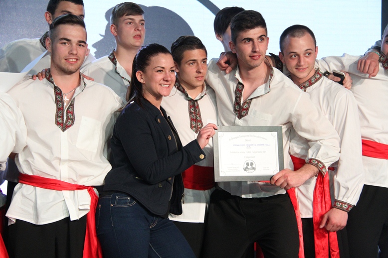 A Ballagóbál fődíját orosz népi tánccal, a Középsuli ajándékát moderntánccal vitték el