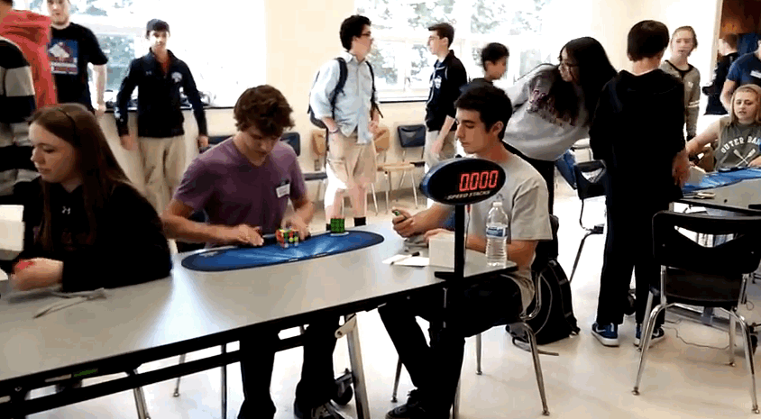 Képes lennél megdönteni az új világcsúcsot Rubik-kockában?