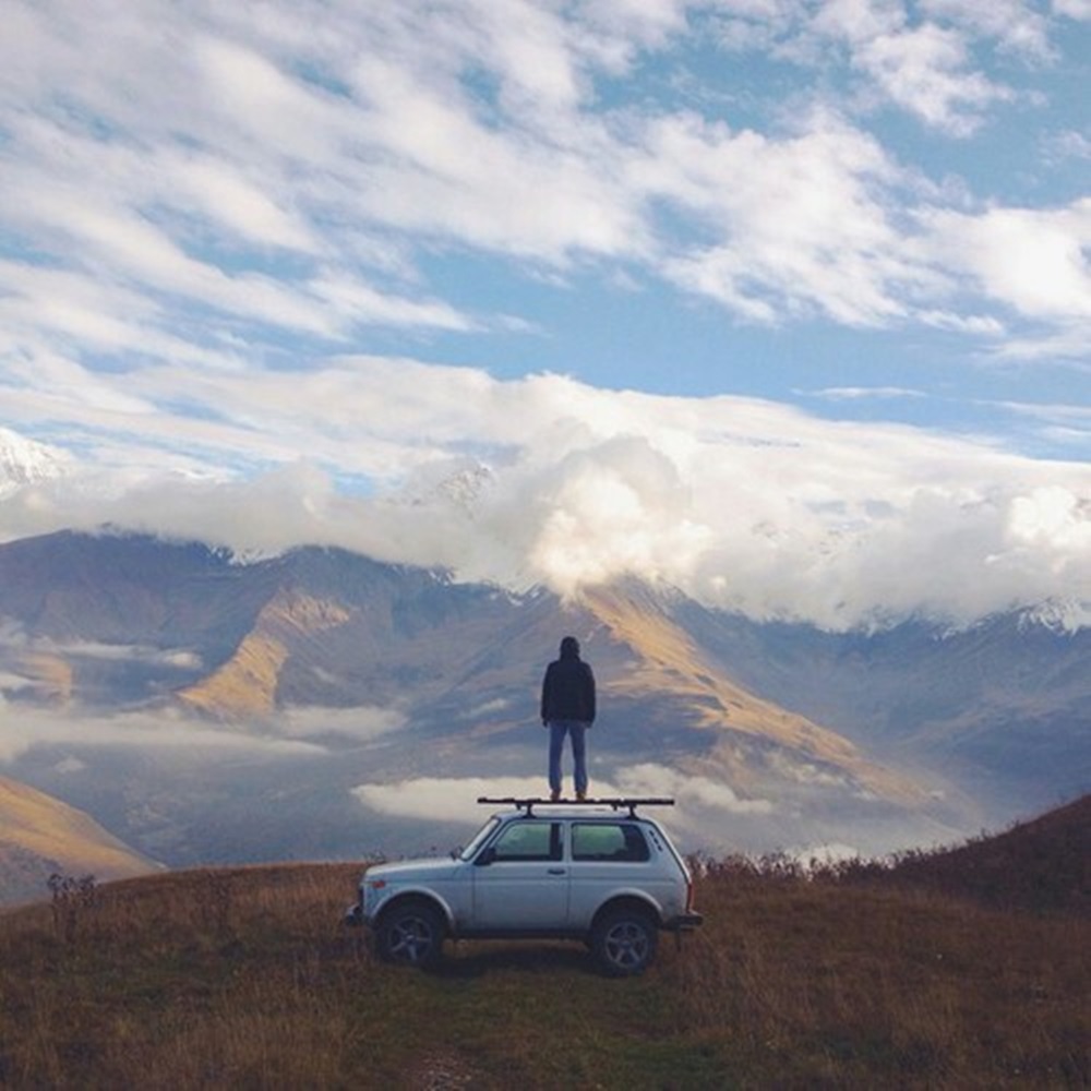 Kiugrott az emeletről, hogy megmentse az életét