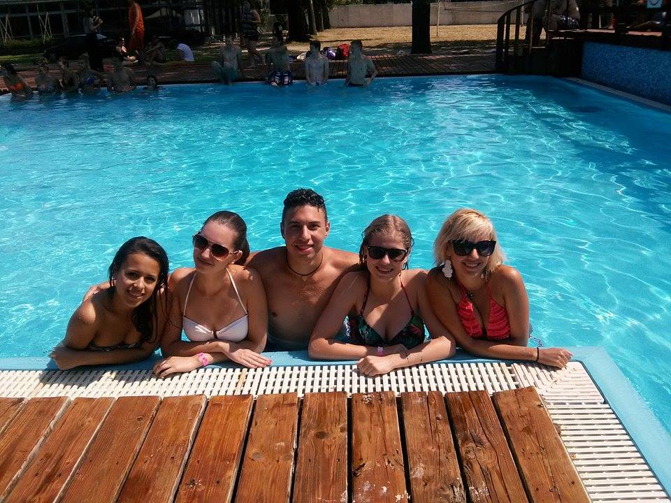 Így érzik magukat az Ezüstparton a Középsuli sorozat sztárjai!