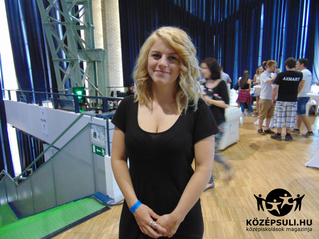 FollowAnna is elveszítette az OVS-szüzességét