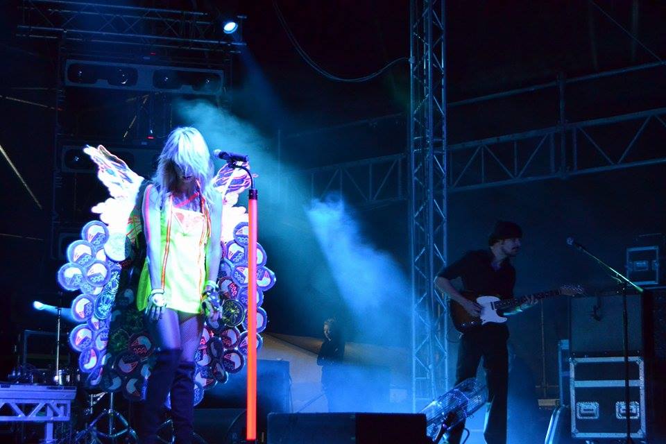 Az OTP Junior Nagyszínpadon az utánozhatatlan Péterfy Bori zenélt