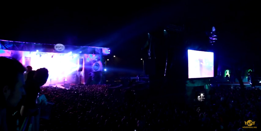 A Halott Pénz koncertjén is ingyen bulizott 3 lány!