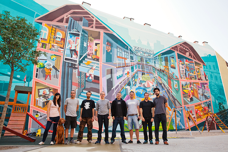 Rendkívül vagány falfestménnyel dobták fel az iskola udvarát