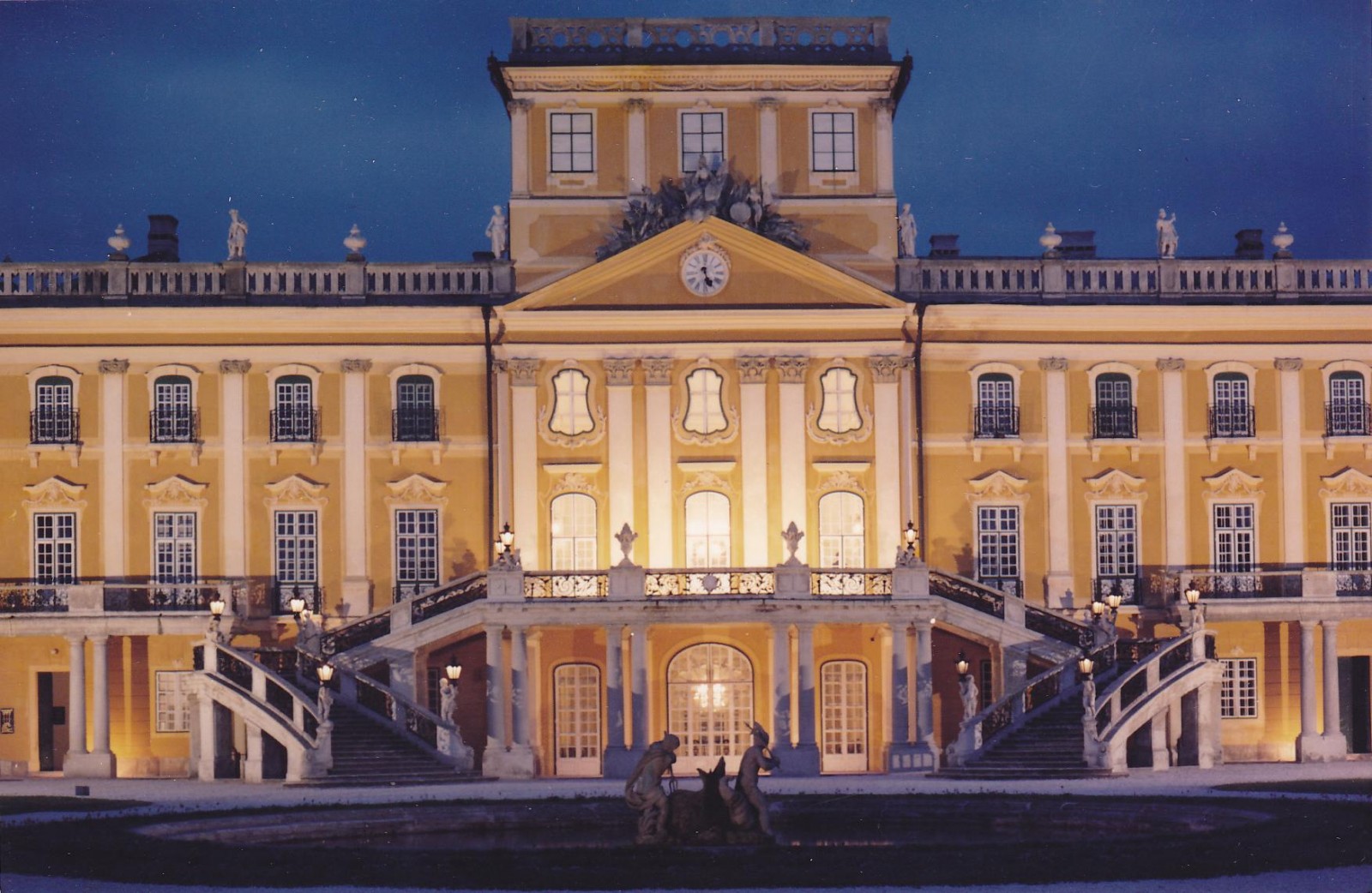 Esterházy-kastély – Mindenkinek, aki szereti a klasszikus világ varázsát – KÖZÉPSULI TV