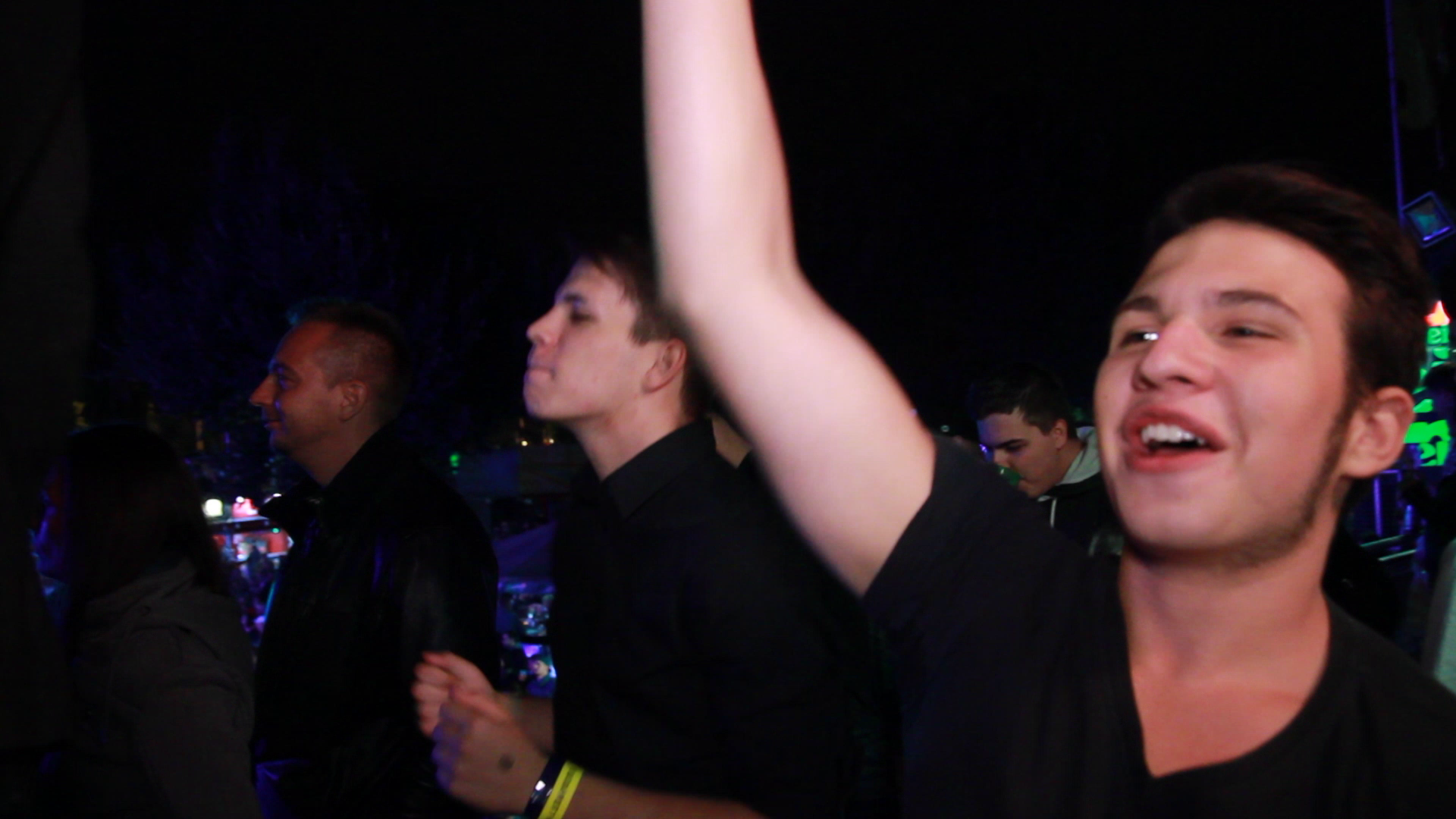 Középsuli Bende, Szecso és Vitó Zsombor hatalmasat bulizott 4 nyertessel a Punnany Massif koncerten – KÖZÉPSULI TV