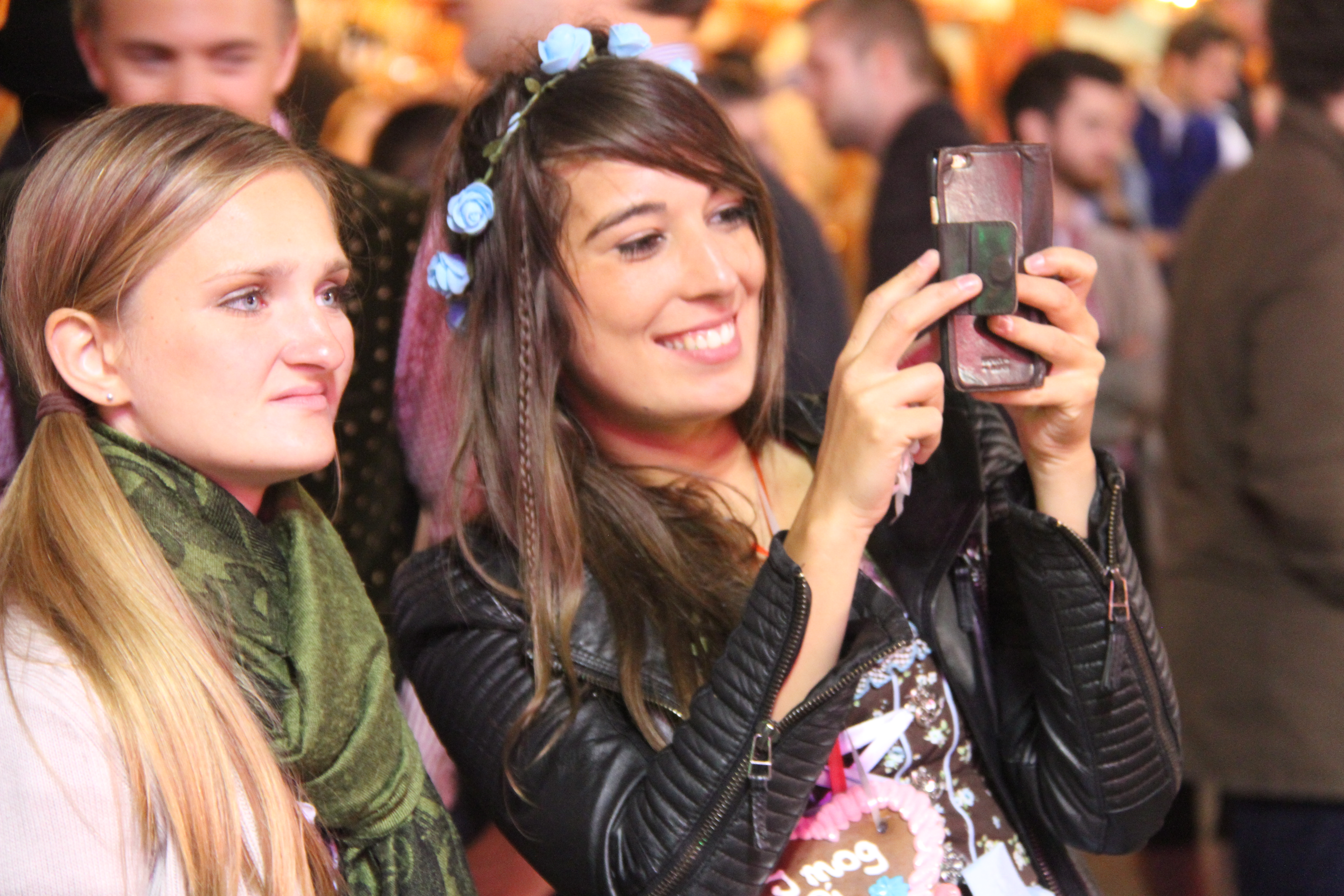 A hely, ahol a férfimosdó előtt kígyózik a sor