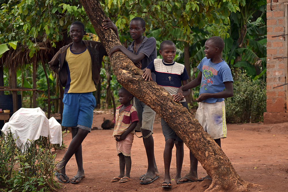 Ugandai árvák iskolája – gyerekportrék