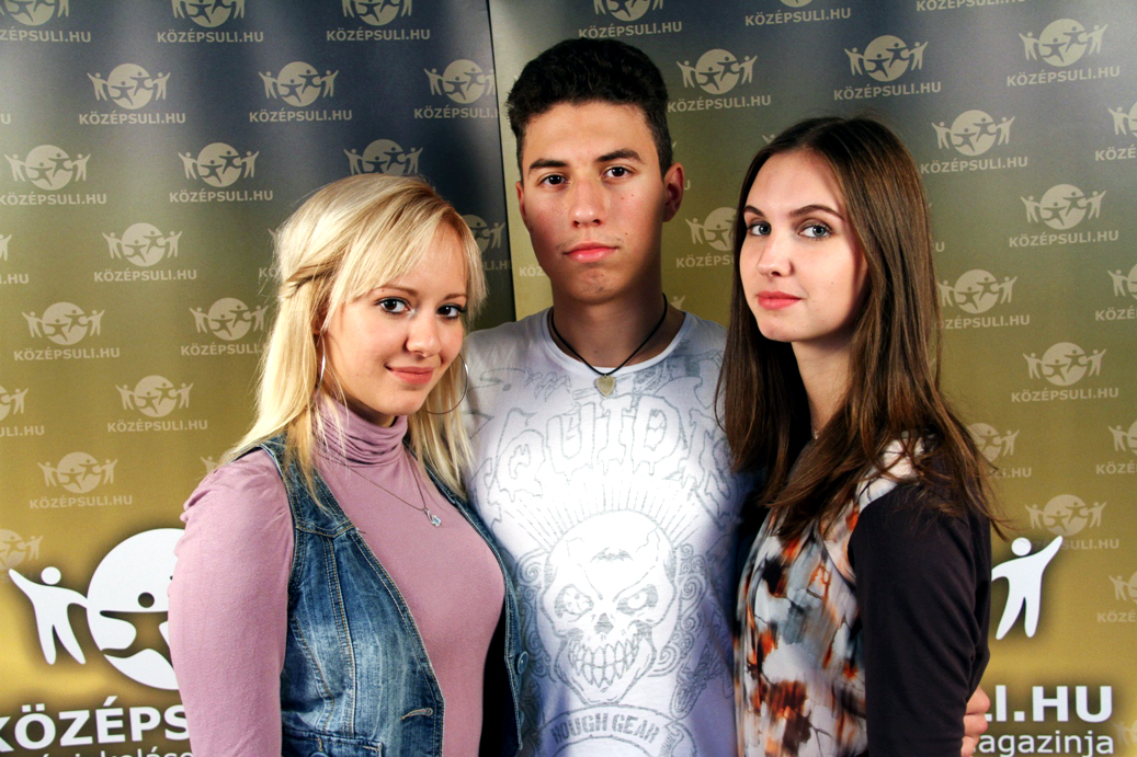 Juli és Korinna megfenyítette Dominikot – Ask.fm kérdezz-felelek