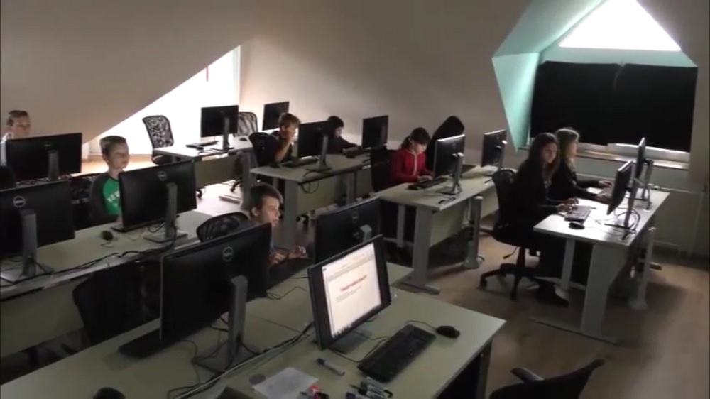 Felújították a Radnóti Miklós Gimnázium informatikai szaktantermét