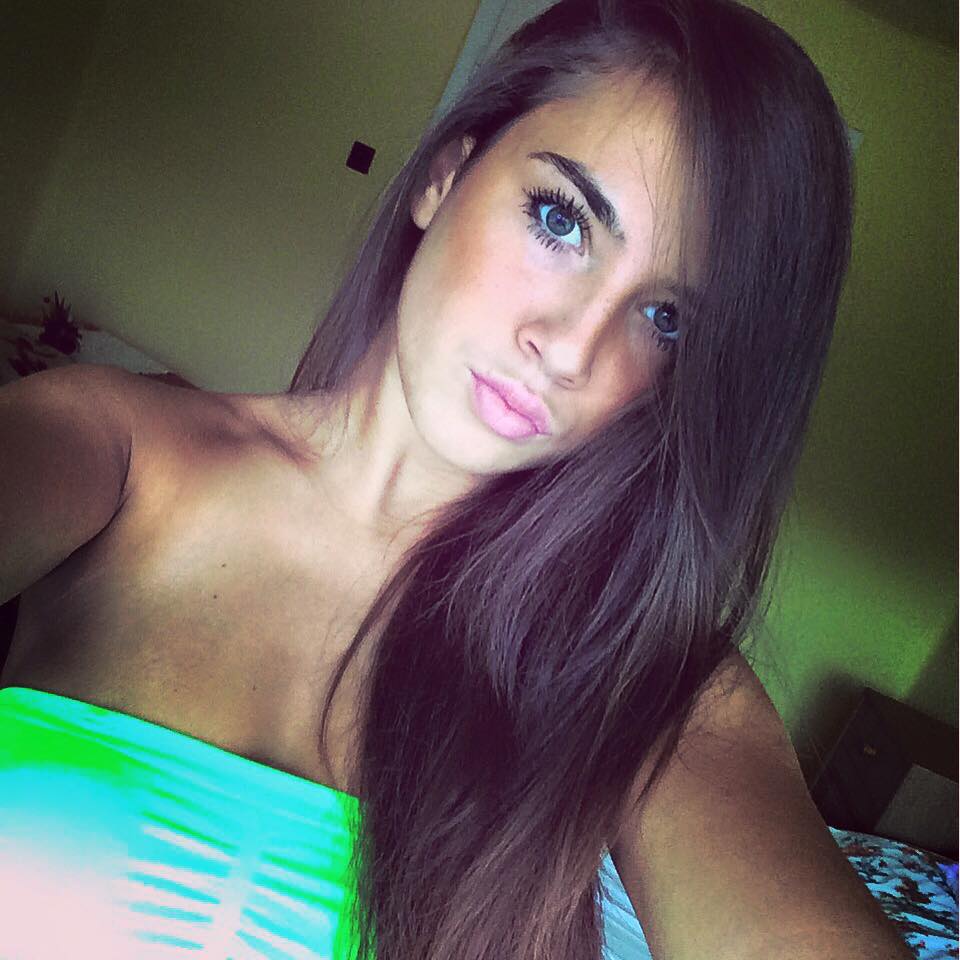 KVÍZ – Melyik Középsuli lány dekoltázsa van a képen?