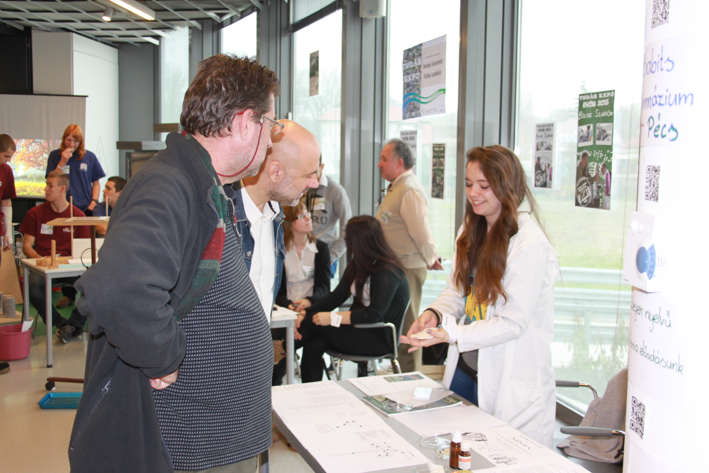 A győri Mobilis Központban bemutatkoztak az ország legjobb középsulis szakkörei