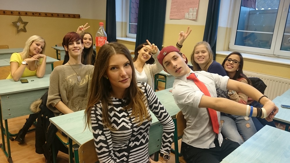 Ha valaki megtámadná a Középsuli szereplőit az utcán, akkor…