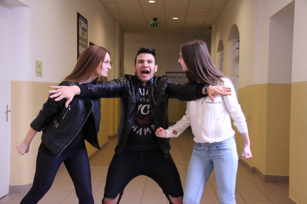 Mit néznek meg a Középsuli lányai egy fiún?