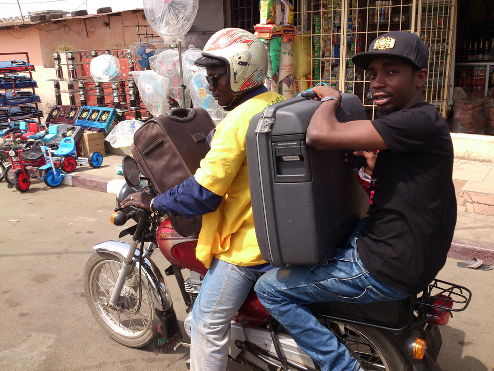 Motorozás Beninben – Fotósorozat