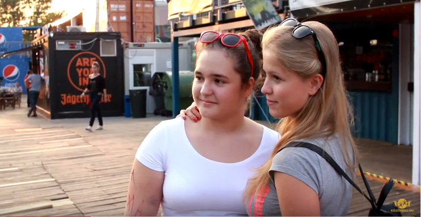 Néhány rajongó a Középsuli sorozatról – KÖZÉPSULI TV