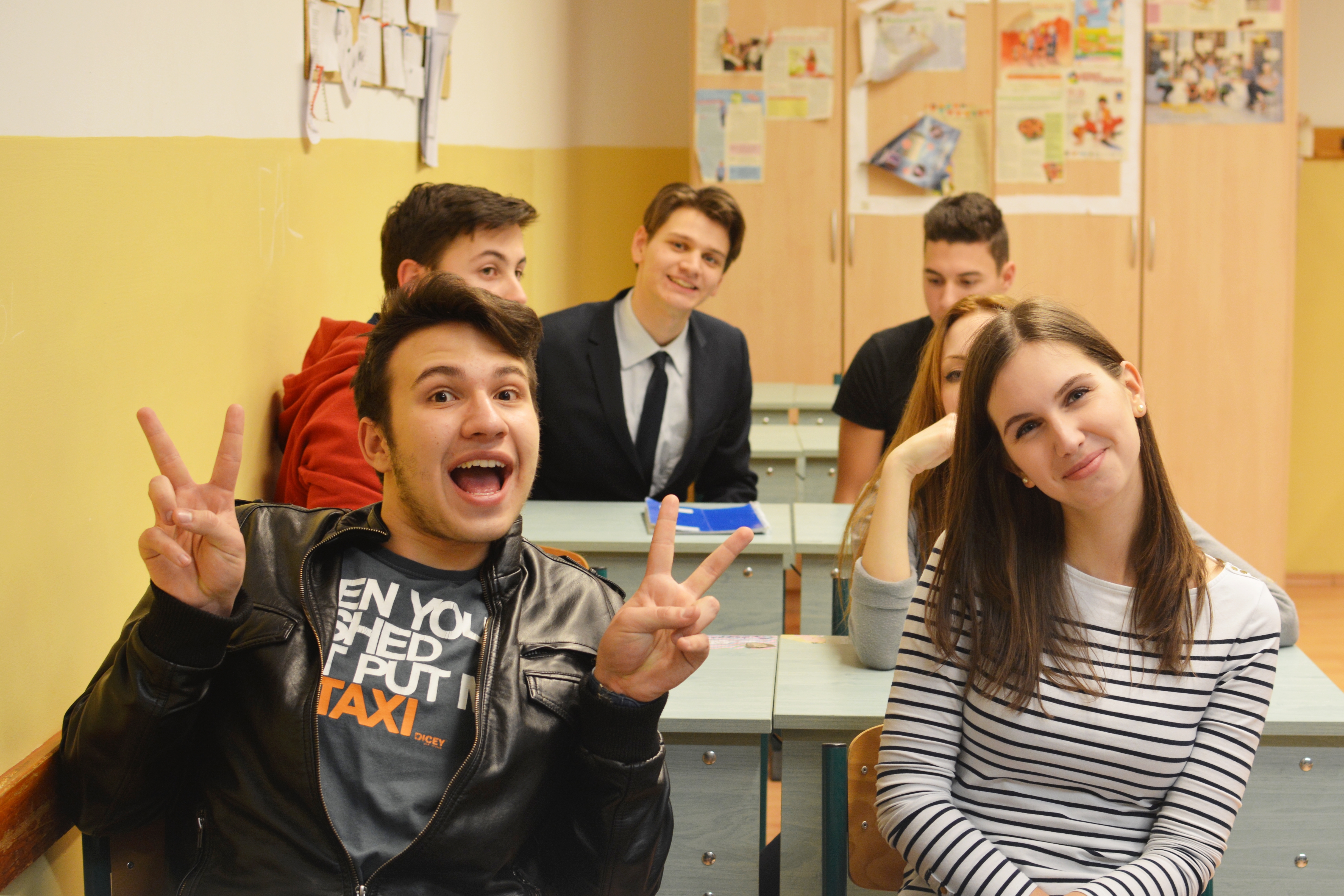 Nézzük a kulisszatitkokat, mi történt a Középsuli sorozat 19. részében?