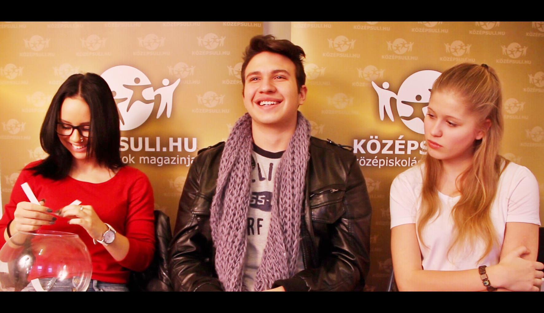 Bende a való életben is így viselkedik a lányokkal? – Ask.fm kérdezz-felelek – KÖZÉPSULI TV