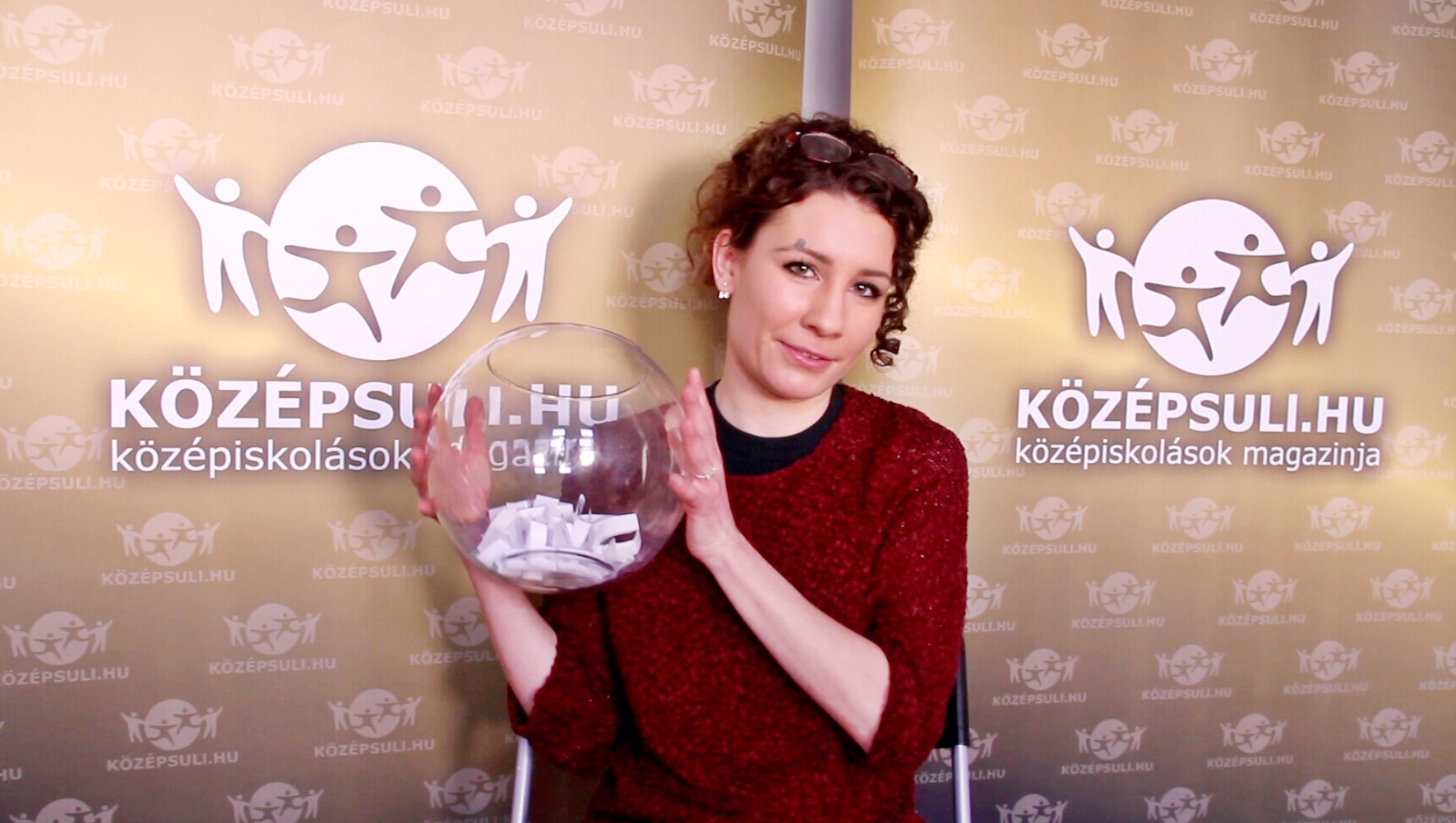 Melcsi néni szívesen lenne Rozi helyében – Kérdezz-felelek – KÖZÉPSULI TV