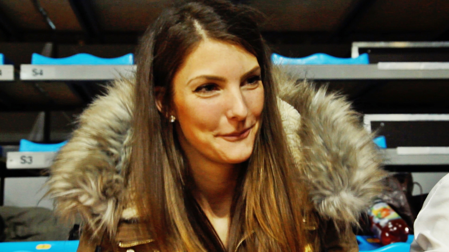 Zsófi kabátba öltözött a meccsek alatt – Arany Glóbusz Kupa – KÖZÉPSULI TV