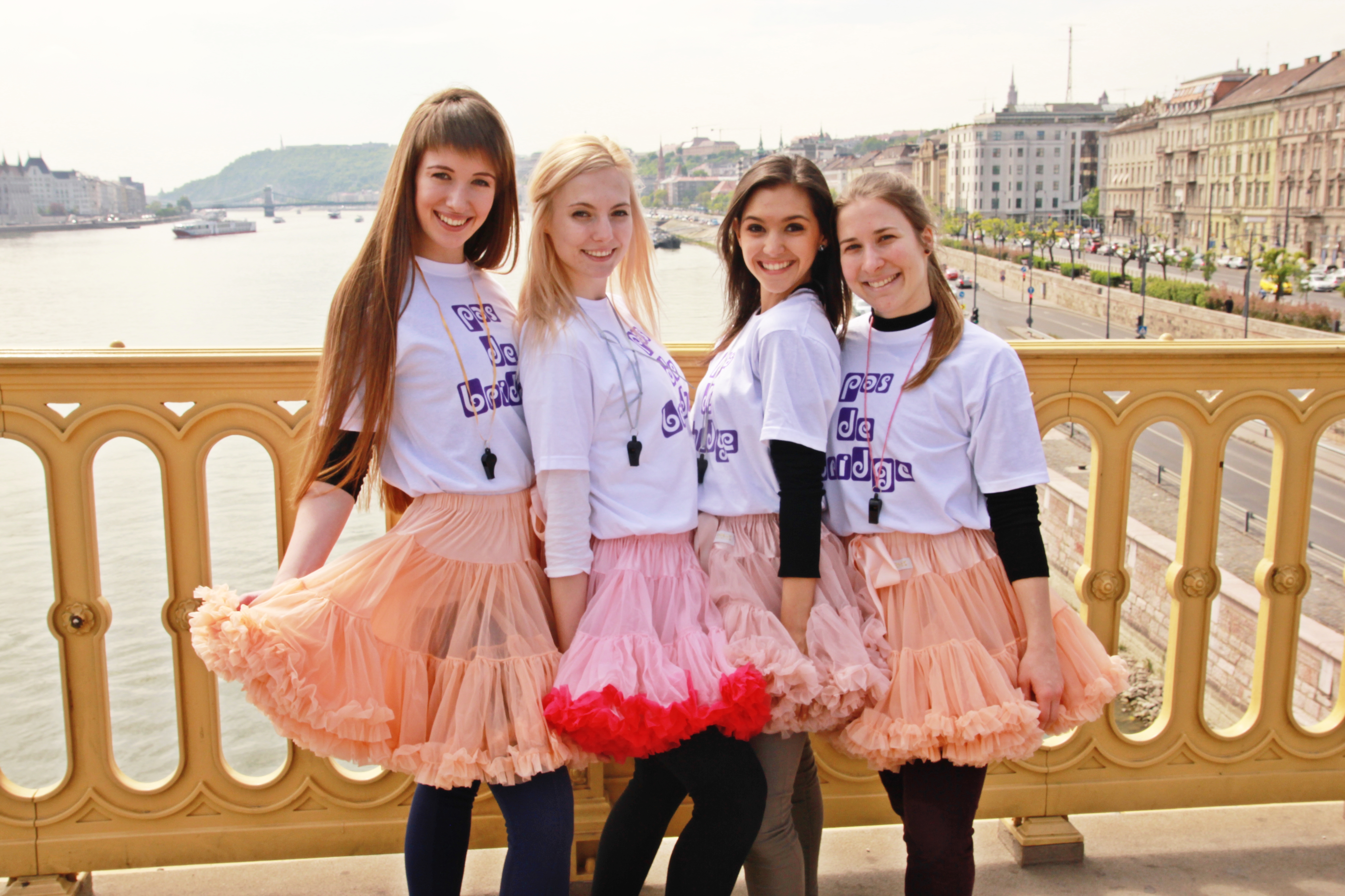 Táncosok lepték el a Margit hidat – KÖZÉPSULI TV