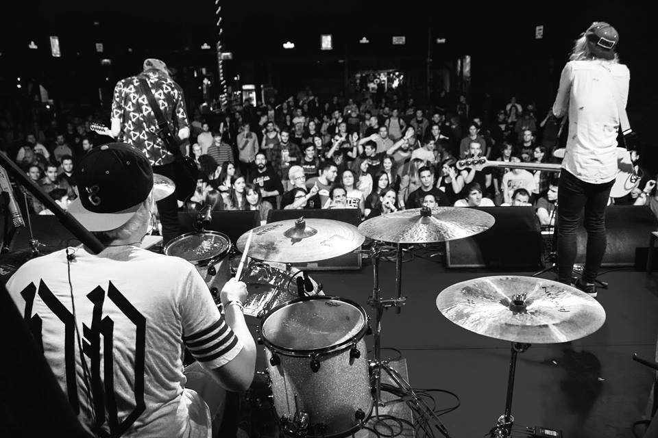 Holnaptól Carpe Diem – itt a FlatBand legújabb dala