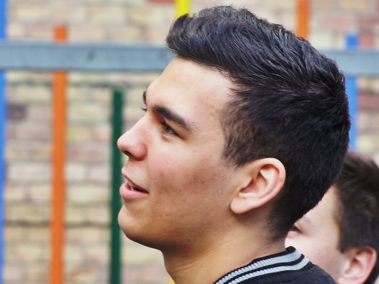 Szecso műsorvezetői babérokra tör – KÖZÉPSULI TV