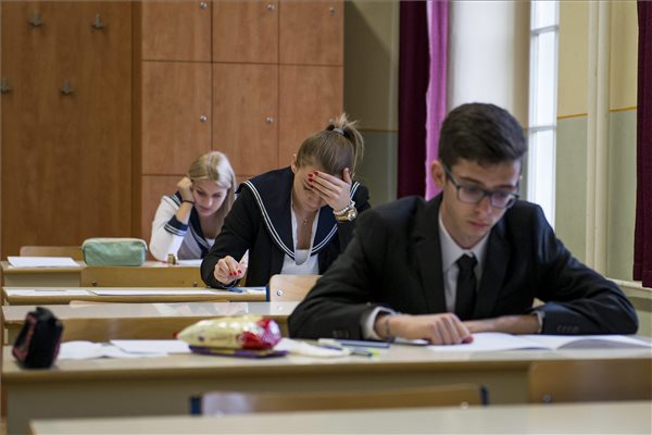 Az athéni demokrácia, az iszlám vallás és Mária Terézia a töriérettségi feladatai között