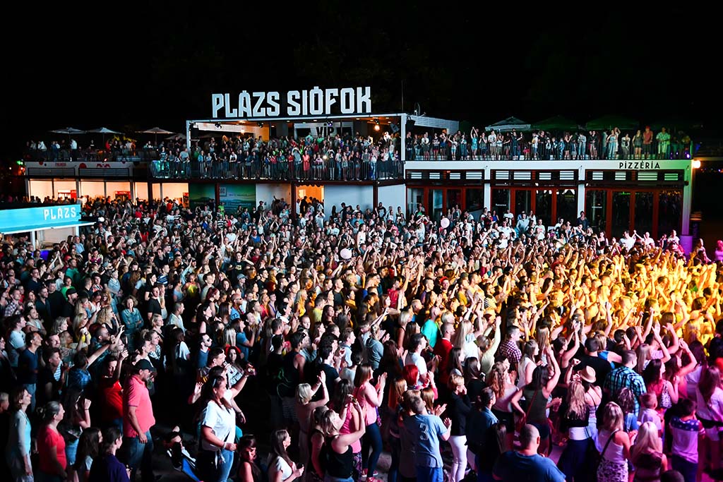 Tűzijáték, elektronikus fesztivál, TNT és Kozmix a PLÁZSon