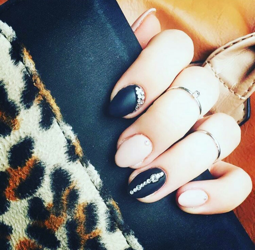 Új műkörmökkel hódít Barbi!