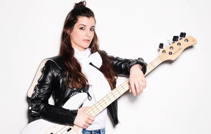 EP-premier / Muck Éva: Born Free