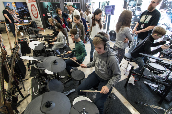 Szegeden a Hangszert a kézbe