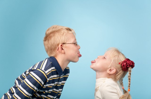 Miért jó fiatalabb vagy idősebb testvérnek lenni?