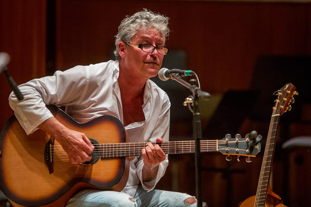 Karácsony James Lévai Balázzsal beszélget