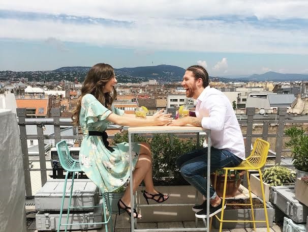 Párjával forgatott új klipet Dallos Bogi