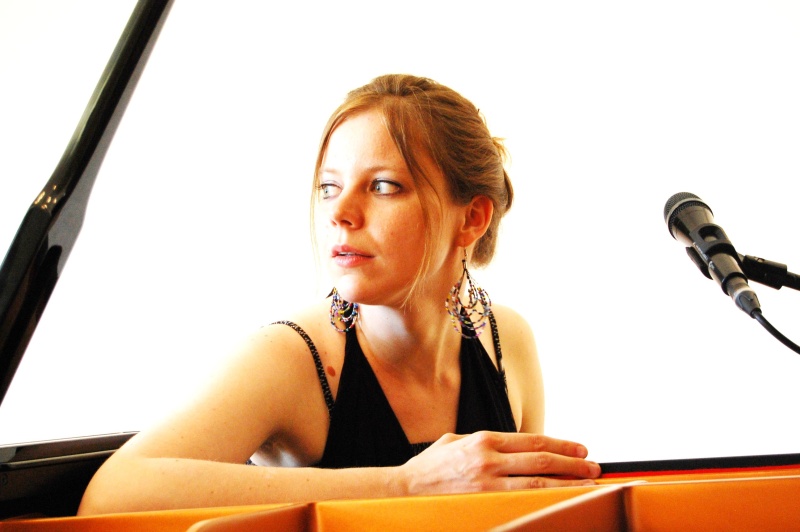 Március 2-án mutatja be Mózes Tamara új lemezét a Francia Intézetben!