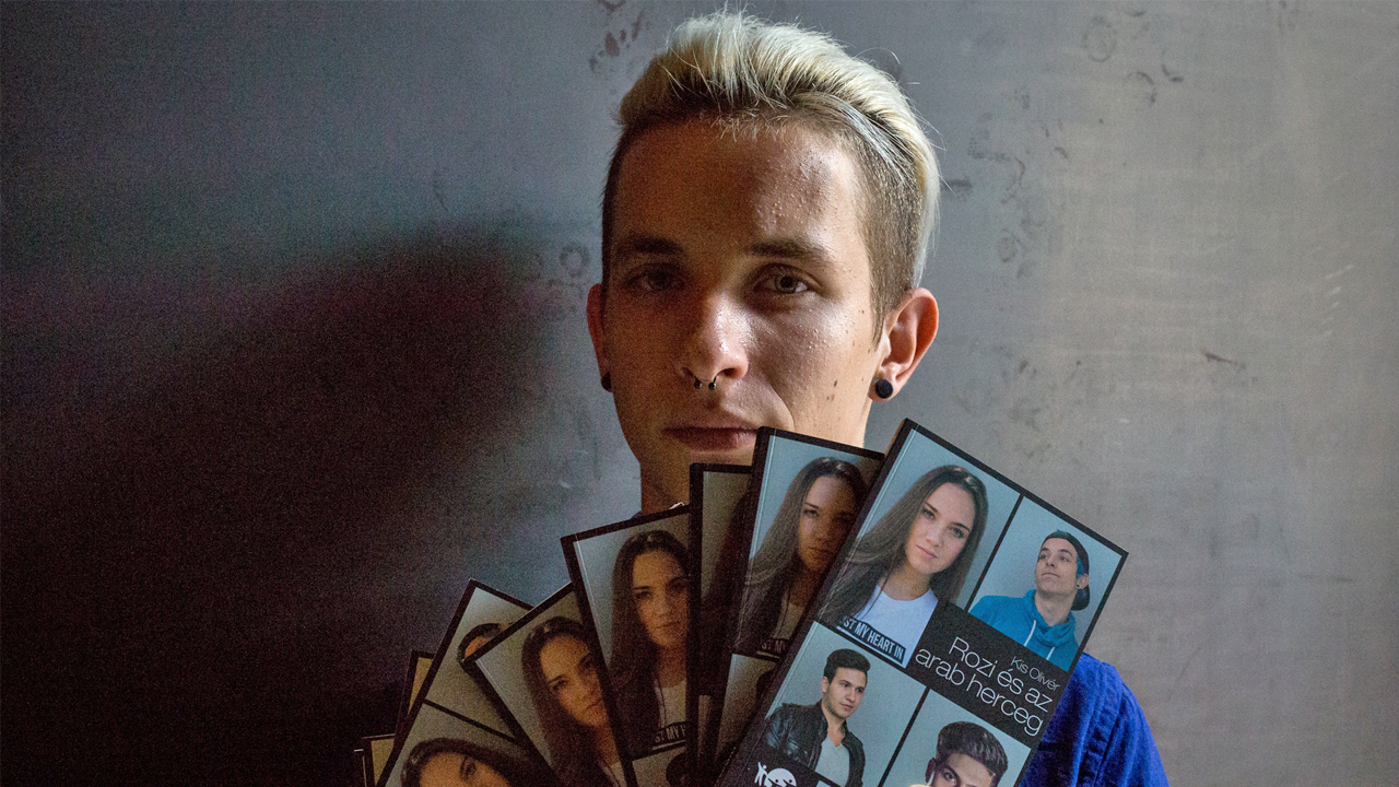 Megjelent az első, készül a második Középsuli-könyv!