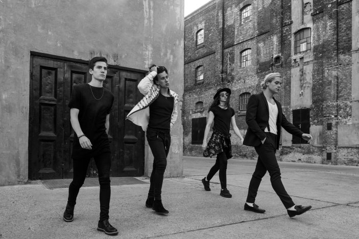 FLATBAND – Holtomiglan