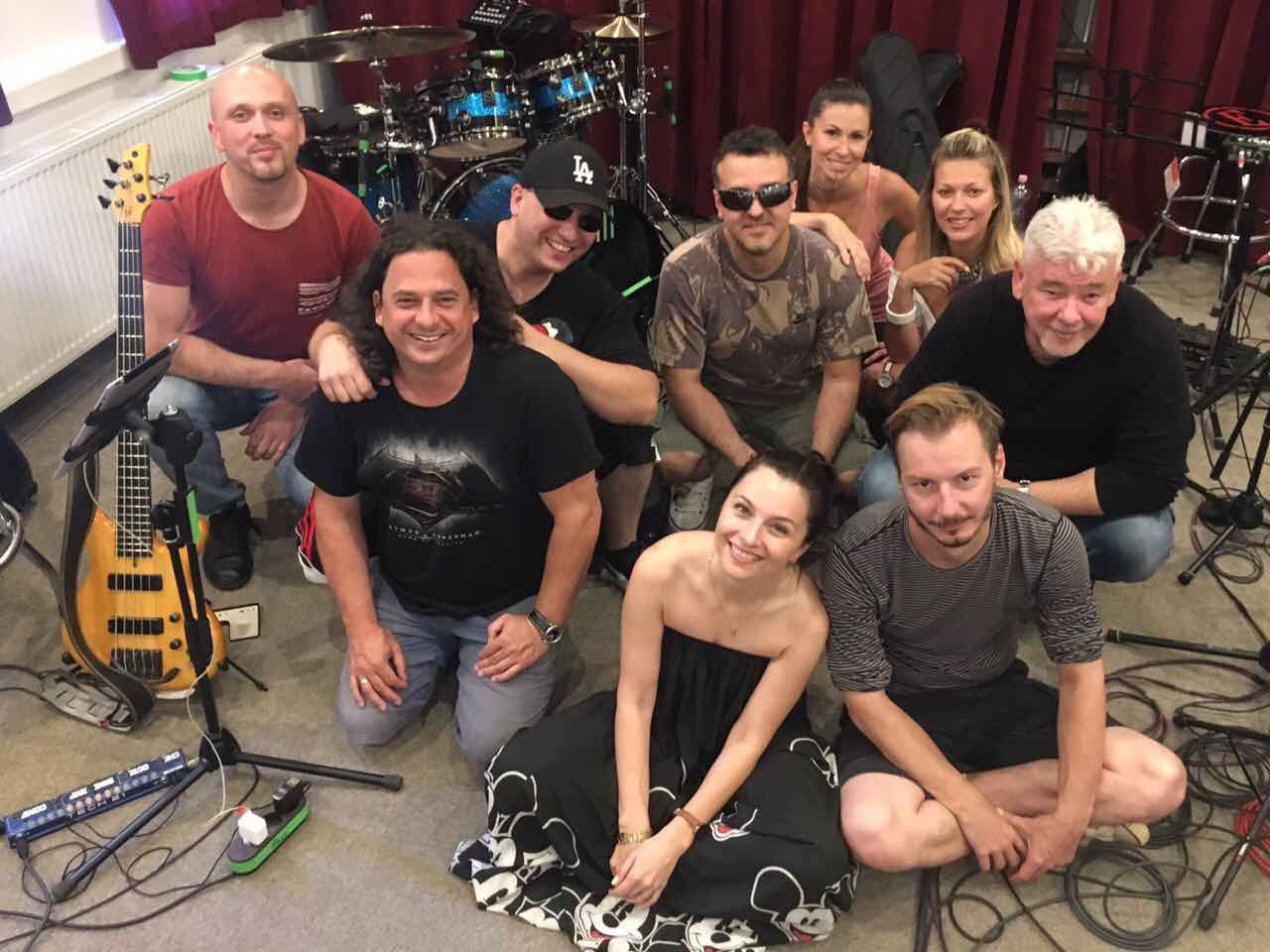 Világhírű magyar dobos játszik Zséda koncertjén