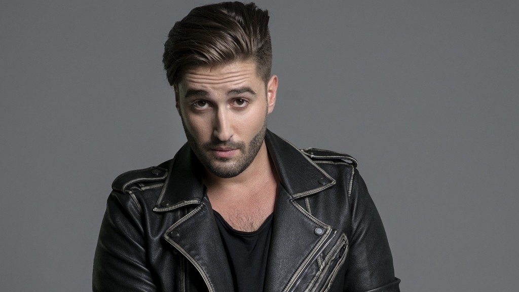 Lemezbemutató nagykoncertet ad Király Viktor