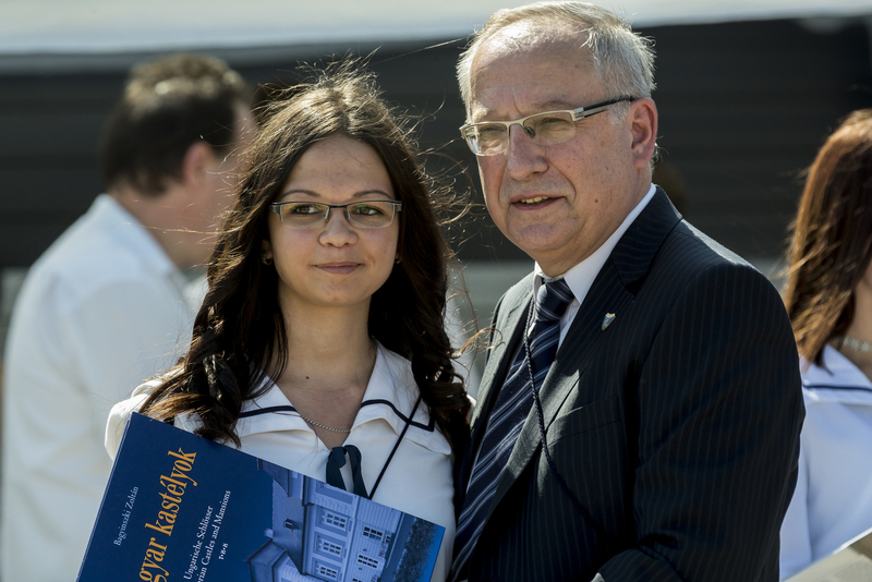 Nézzétek meg, hogy ballagtak el a besis diákok – fotók, videó